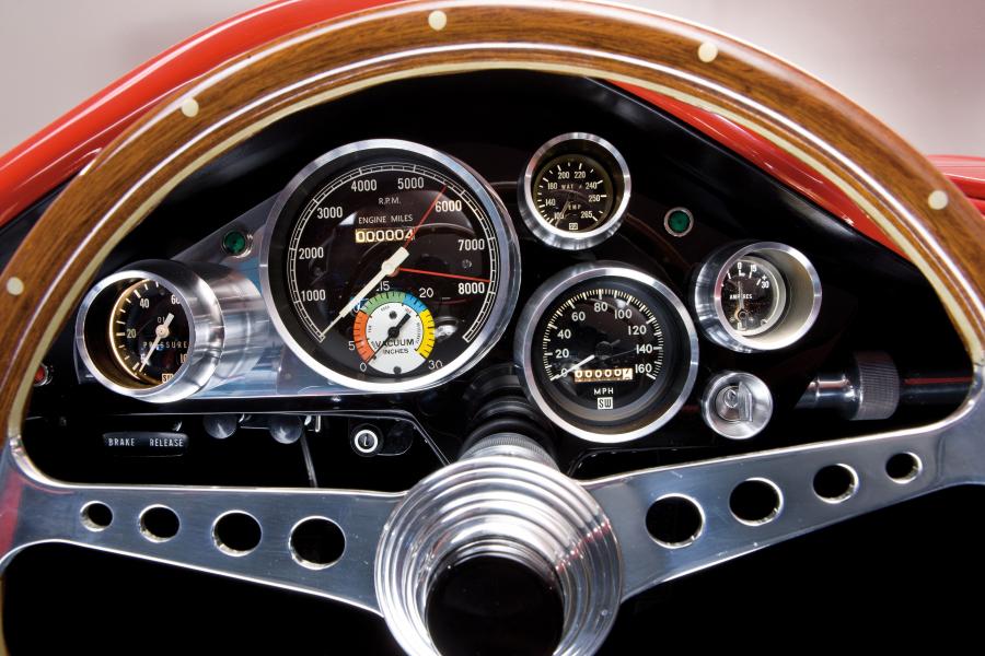 Панель приборов Plymouth XNR Concept 1960 года  (фото 8 из 42)